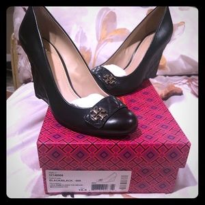 NEW TORY BURCH BLACK QUILTED LEILA WEDGE SZ 10.5